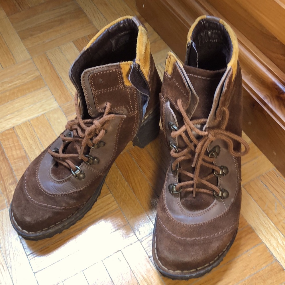 lace up suede boots